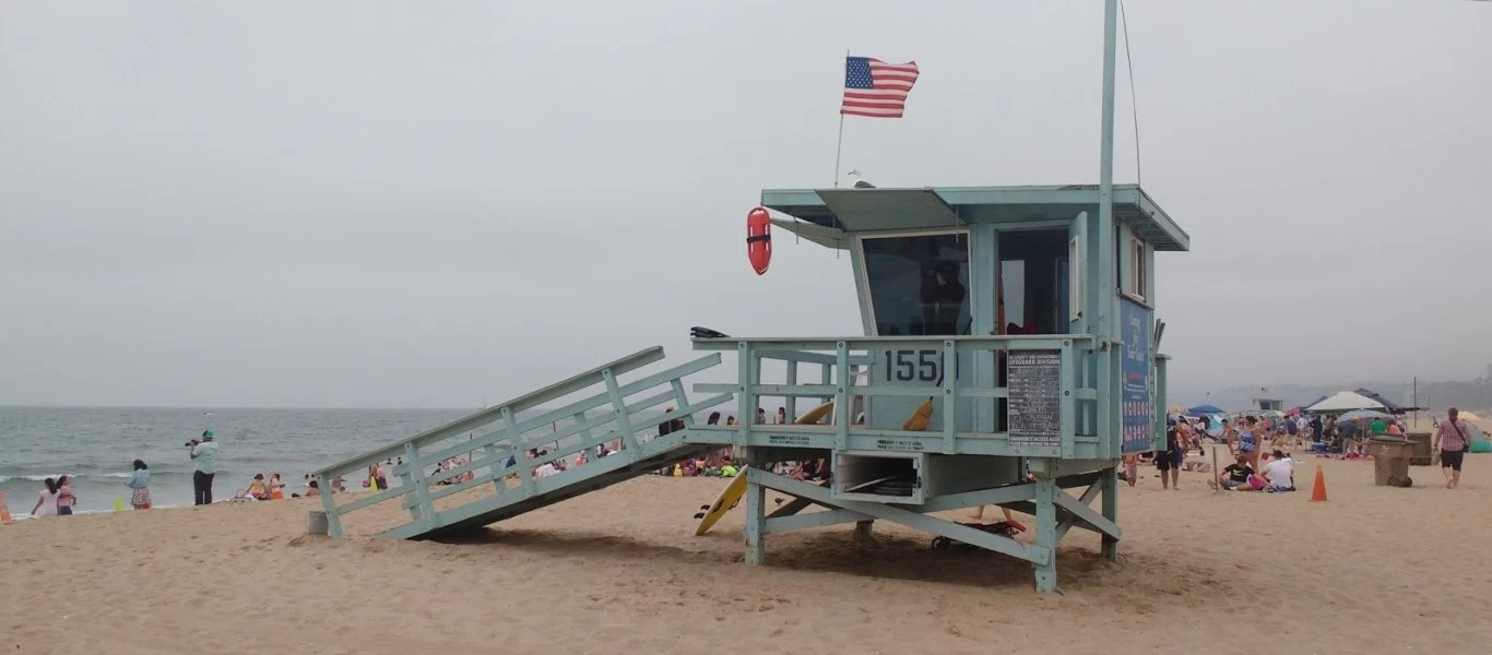 Forbes: Εντυπωσιάζουν οι απολαβές ενός έμπειρου ναυαγοσώστη στο Λος Άντζελες